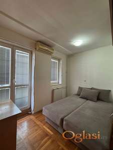 PRODAJA DVOSOBNOG STANA NA BULEVARU OSLOBOĐENJA